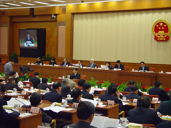 全國人大常委會已經(jīng)正式對《公司法》做出修改，取消公司注冊資本最低限額，以及全面實行注冊資本&ldquo;認(rèn)繳制&rdquo;