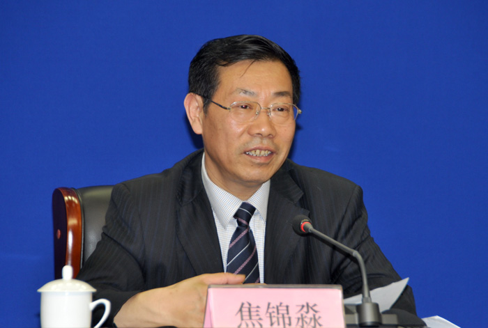 第八屆投洽會(huì)組委會(huì)副秘書(shū)長(zhǎng)、辦公室主任、省商務(wù)廳廳長(zhǎng)焦錦淼作新聞發(fā)布并答記者問(wèn)