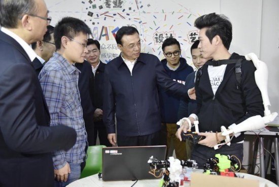 李克強(qiáng)總理見證首家互聯(lián)網(wǎng)銀行第一筆貸款