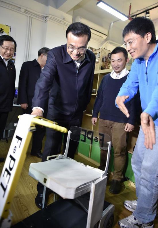 李克強(qiáng)總理見證首家互聯(lián)網(wǎng)銀行第一筆貸款