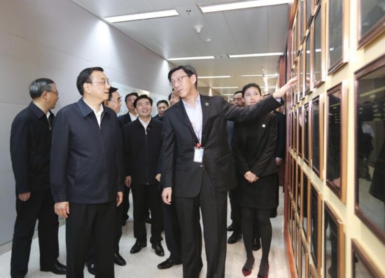 李克強(qiáng)總理見證首家互聯(lián)網(wǎng)銀行第一筆貸款