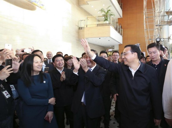 李克強(qiáng)總理見證首家互聯(lián)網(wǎng)銀行第一筆貸款