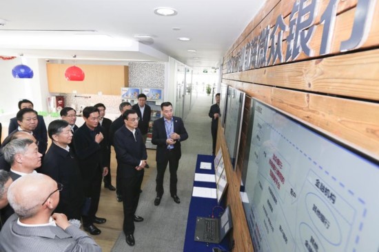 李克強(qiáng)總理見證首家互聯(lián)網(wǎng)銀行第一筆貸款