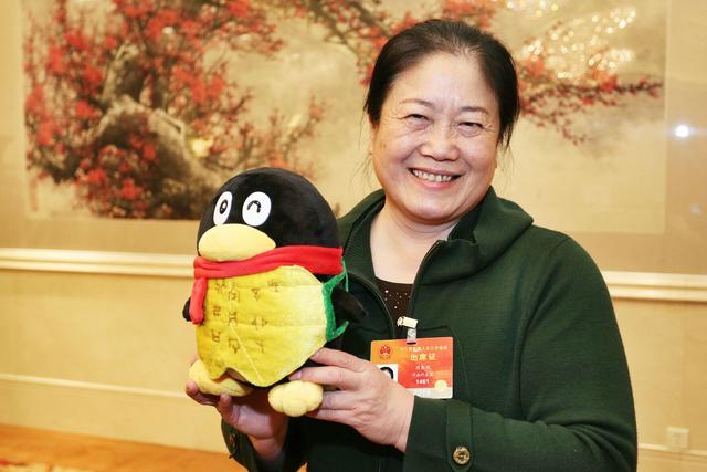 河南省工商局局長(zhǎng)周春燕盛贊騰訊：年輕可以&ldquo;任性&rdquo;